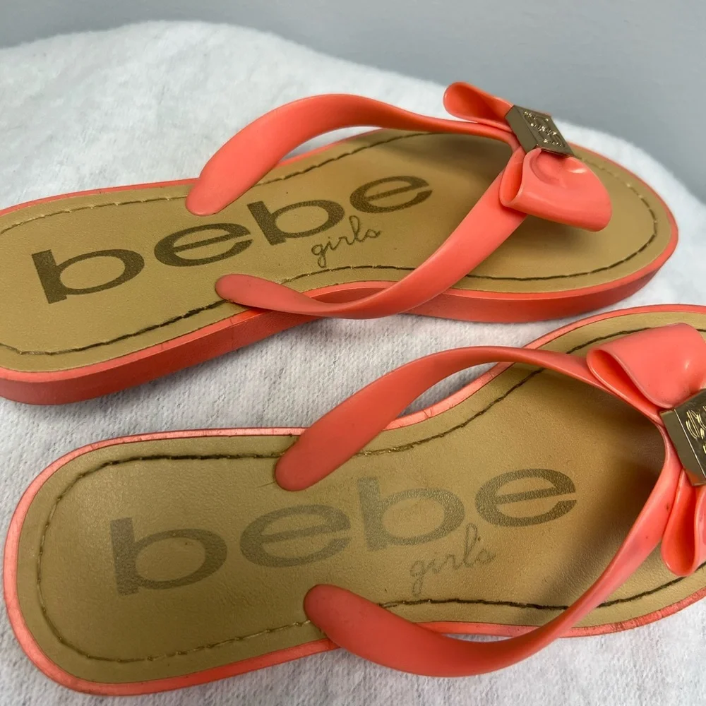 Bebe Girls Coral/ Gold Emblem flip flops, Size: Large 2-3,‎ Pre-Owned
